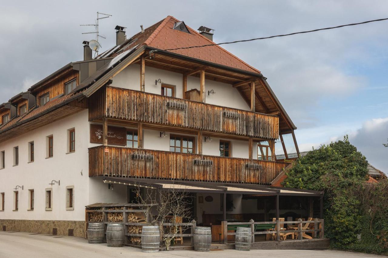 Guesthouse Novak Dvor Exterior photo
